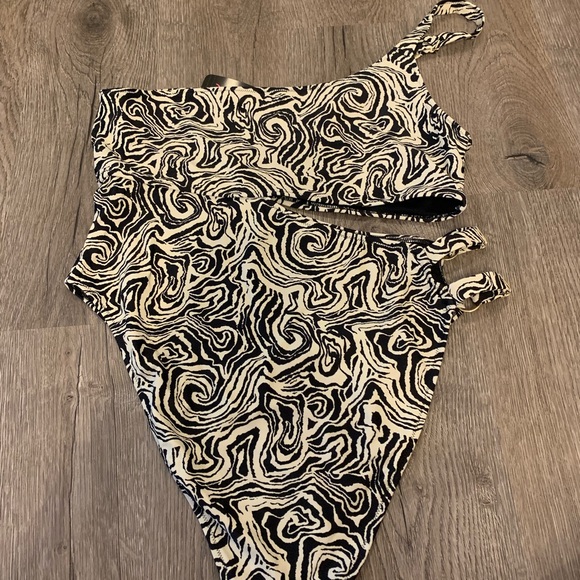 NWT La Senza bathing suit - Picture 6 of 7